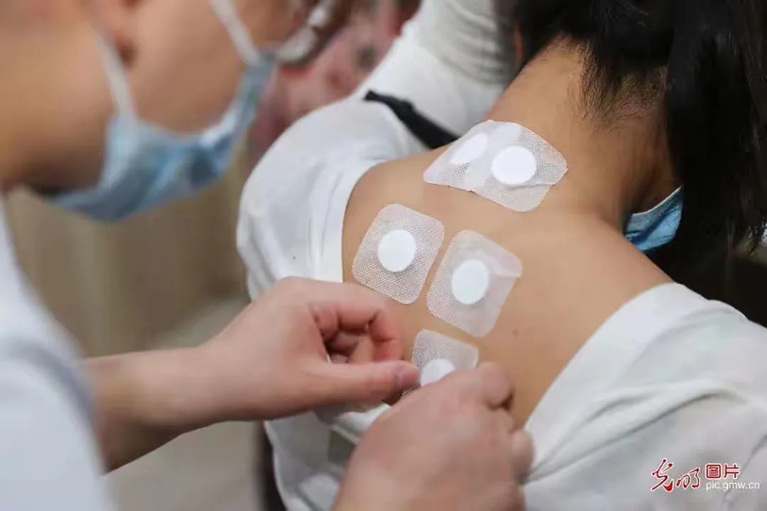 2、江西兒童貼三伏貼瘙癢灼痛，貼三伏貼前需要做什么檢查來(lái)判斷是否適合貼？